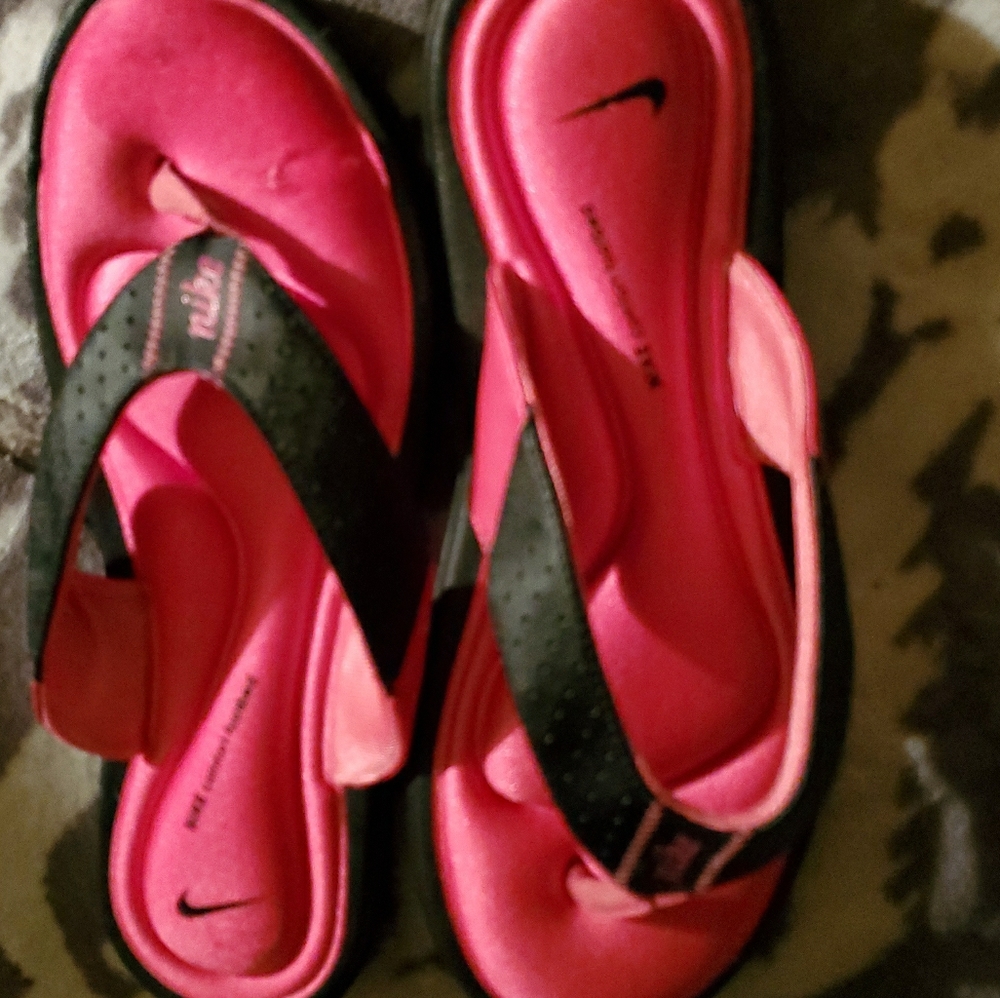 Nike flip flops
